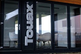 Брендирование блок-контейнера объемными буквами фото